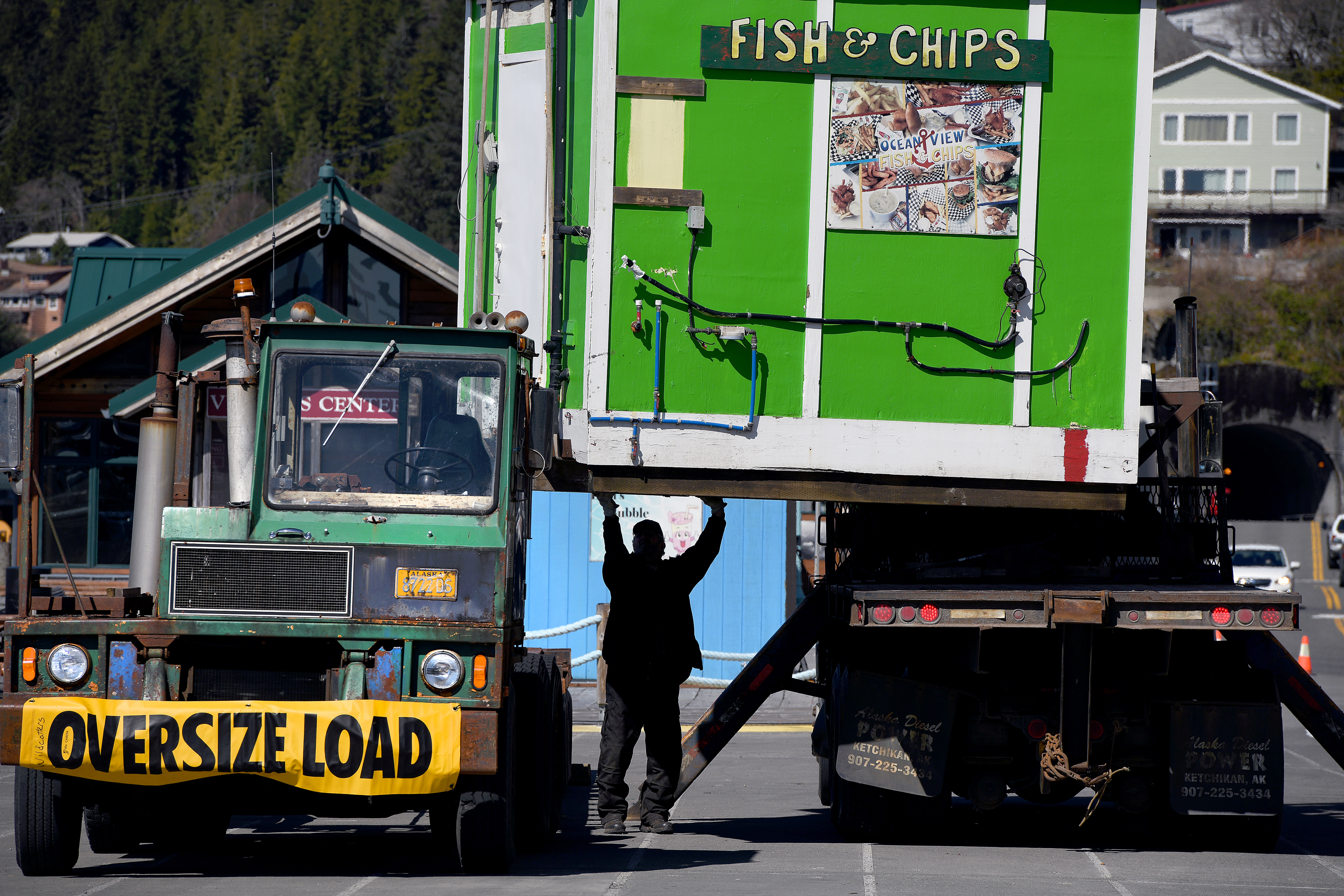 Berth 2 food hut prep 041522 01